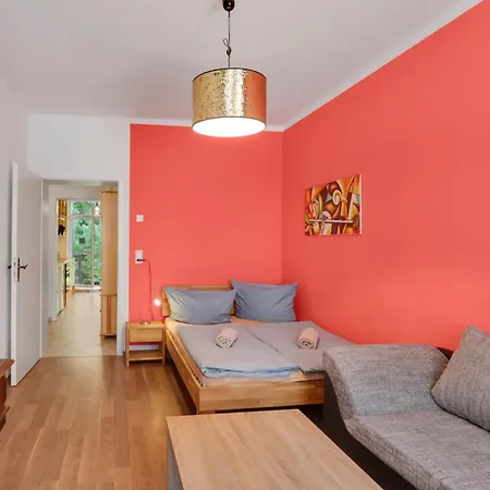 Retro Courtyard Daire *