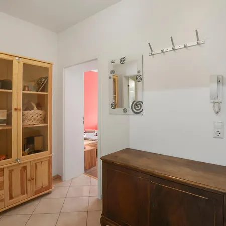 Apartment Retro Courtyard