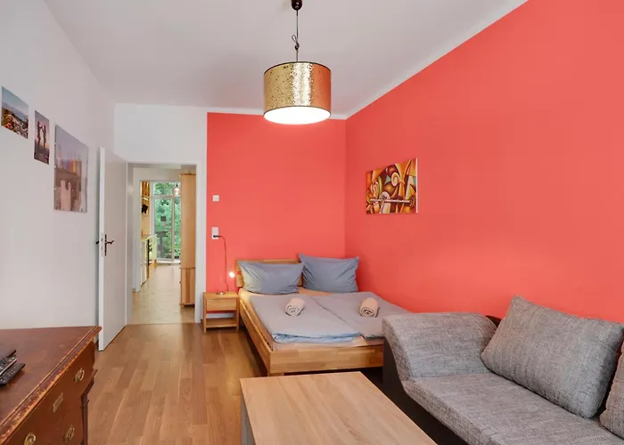 Retro Courtyard Apartman *